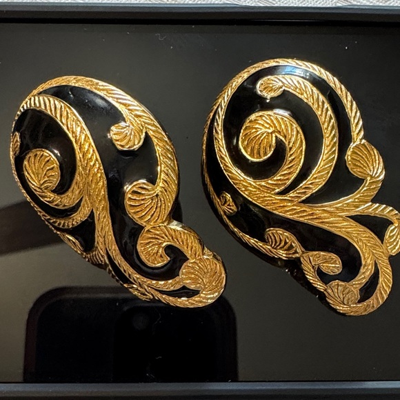 Dior Jewelry - Vince vintage Dior statement, earrings Black and Gold Swirl Clip-On Earrings